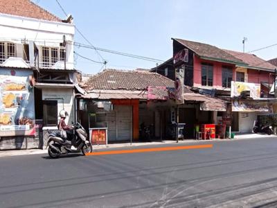 ruang usaha dan kos tepi jalan raya UMS di Gonilan Kartasura