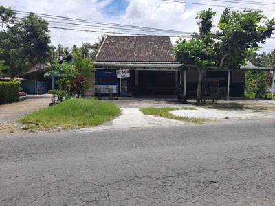 Ruko Besar Siap Pakai di Pinggir Jl. Raya Tawangsari - Jombokan.