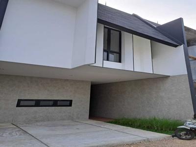 Rumah Baru Dua Lantai Siap Huni Duren Sawit Jakarta Timur.