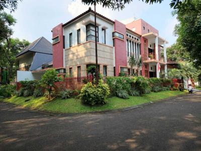 Rumah di Senayan Bintaro Jaya ada Kolam Renang HS109