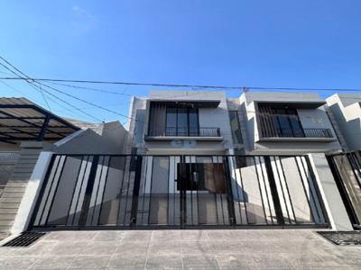 Rumah modern minimalis siap huni Lebak Arum Surabaya