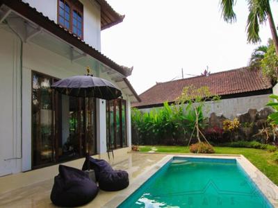 YEARLY FOR RENT 3 BEDROOMS VILLA IN SEMINYAK - KW337