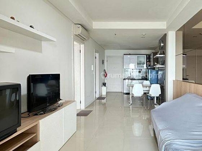 Condominium Green Bay Pluit 2 BR Fully Furnished Putih Bersih Ges