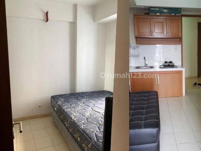 Dijual cepat Apartemen Green Park View Daan Mogot 2 Kamar Tidur Bagus Semi Furnished