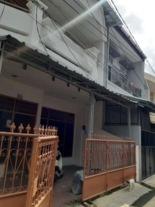 Dijual Cepat Rumah 2lantai di Tanjung Duren Selatan