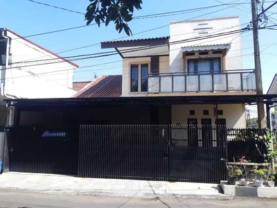 Dijual rumah 2 lantai posisi hook di Perumahan Bumi Adipura Bandung