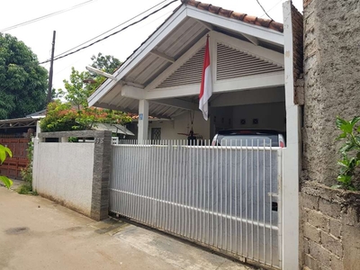 Dijual Rumah Jl Ratna Bekasi, Lokasi Strategis, Lingkungan Asri