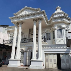 Dijual Rumah Mewah gaya Klasik di Pondok Gede Bekasi - Jawa Barat