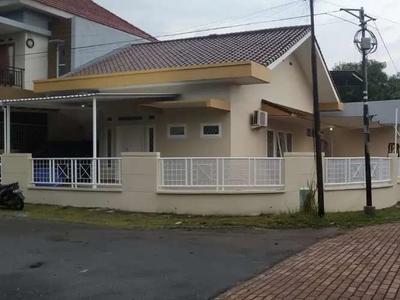 Disewakan Rumah Di Kencana Loka BSD Rapih Luas Semi Furnished