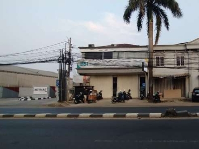 Gedung di Jl Raya Bogor Pasar Rebo Jakarta Timur