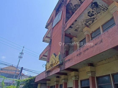 Gedung Dijual 4 Lantai Luas Dan di Jalan Utama, Area Denpasar