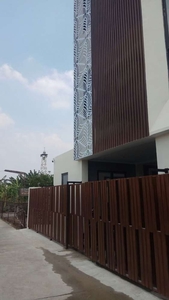Kostan 3-lantai 18-kamar Furnished plus rooftop Daerah Kampus UI Depok