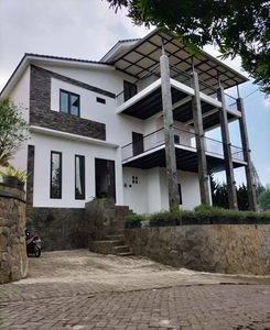 Rmh semi villa murah mewah strategis di Lembang Bandung utara