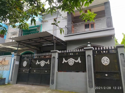 Rumah 2 lantai dekat exit tol di Banyuanyar Banjarsari Solo
