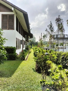 Rumah asri strategis halaman luas dekat Upi Setiabudi