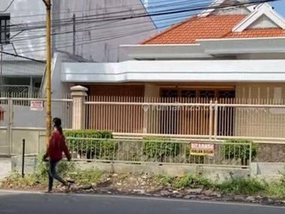 Rumah Besar Parkiran Luas di Jalan Poros Dieng Malang Kota