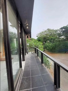 Rumah cantik di Discovery Eola Bintaro Jaya, semi furnished, murah