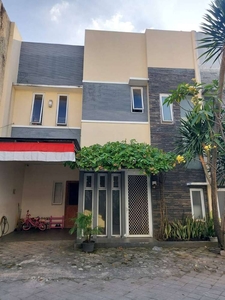 RUMAH CANTIK SIAP HUNI DI SEKITAR SEKTOR 9 BINTARO JAYA