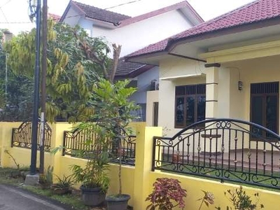 Rumah Dekat mesjid besar Eka Warni