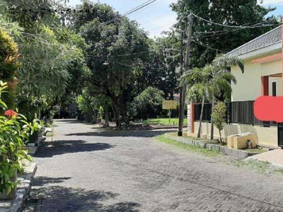 Rumah di Klampis Semolo Barat, Carport 3 Mobil