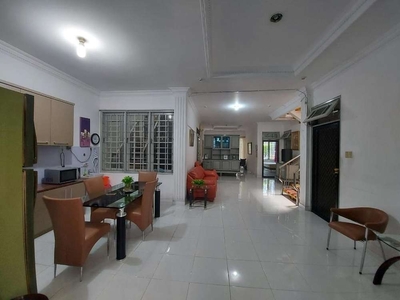 Rumah Di Pluit Jakarta Utara, SHM, 2 Lantai. 3+1 Kamar