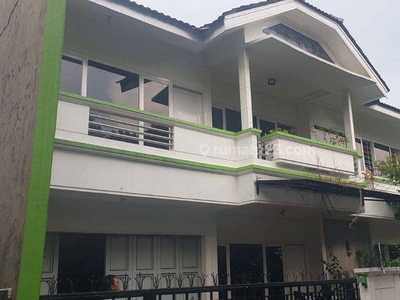 Rumah Disewa Luas 2 Lantai Nyaman di Turangga