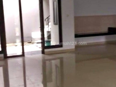 Rumah Disewa Minimalis 2 Lantai di Komplek Batununggal