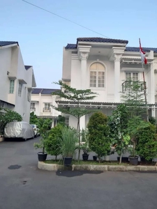 Rumah Dua Lantai Strategis di Cluster Cipayung Jakarta Timur