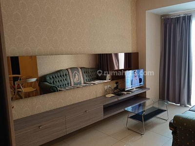 Sewa Apartemen Cosmo Residence 2 Bedroom Lantai Tengah Furnished