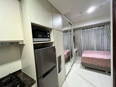 Sewa apartemen studio Puri Mansion full furnish bagus lantai 8 murah