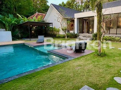 Villa modern fully furnished di Parerenan Bali dekat Canggu