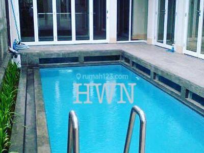 DISEWAKAN Rumah 3 Lantai Semi Furnished Private Pool Lokasi Strategis Di Pondok Indah