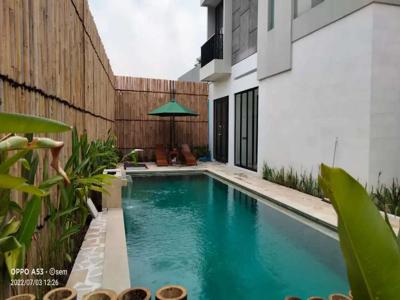 HOT SALE!!! Rumah Mewah Rapi Terawat Dengan Private Pool di Bintaro