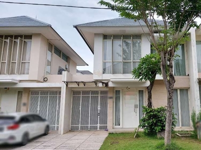 Dekat Citraland Wiyung Rumah The Mansion Pakuwon Indah