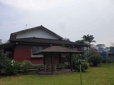 Dijual Murah Rumah Villa dengan halaman luas di Lembang Bandung