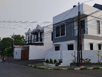 Dijual Rumah 2 Lantai modern dekat kampus UNJ Rawamangun