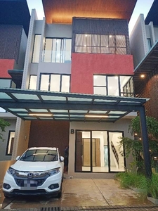 Dijual rumah baru cluster Cigadung kodya bandung view bukit dan kota