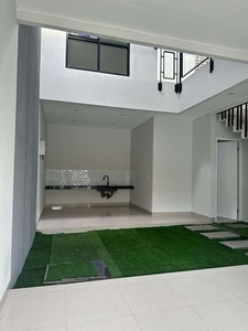 DIJUAL RUMAH BARU TAMAN HOLIS INDAH