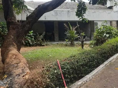 DIJUAL RUMAH BESAR - LOKASI STRATEGIS DI JAKARTA TIMUR (POLONIA)