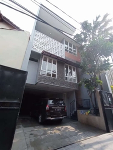 Dijual rumah secondary bagus dalam komplek di Rawamangun jakarta timur