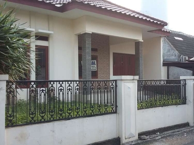 Dijual rumah strategis dekat pusat perkantoran di kebayoran baru