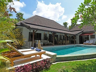 Disewakan Harian Villa Private 3 Kamar Tidur di Canggu Bali - BVI29428