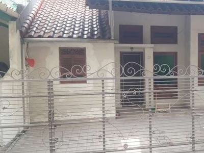 DISEWAKAN RUMAH 1,5 LANTAI DI KELAPA GADING