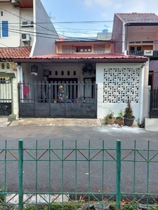 Disewakan Rumah 1.5 Lt. di Rawamangun, Jakarta Timur