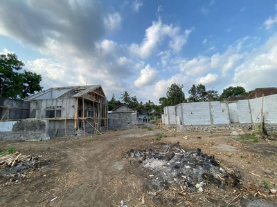 Rumah Cantik Pesan Bangun 20Meter Dari Makam , Lokasi Strategis