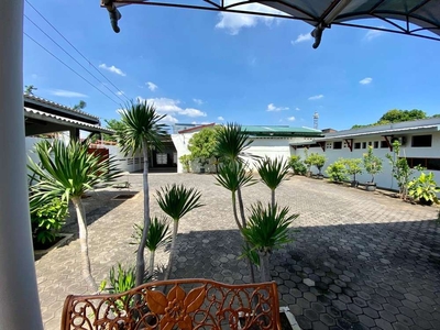 Rumah Dan Gudang Di Ariloka, Semarang.