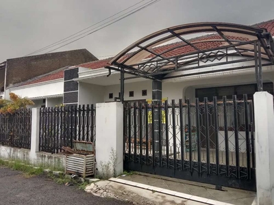 Rumah hook di cihanjuang Cimahi bisa KPR dekat Sariwangi