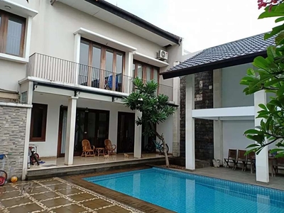 Rumah Mewah Private Pool Startegis Dekat ke Senayan Permata Hijau