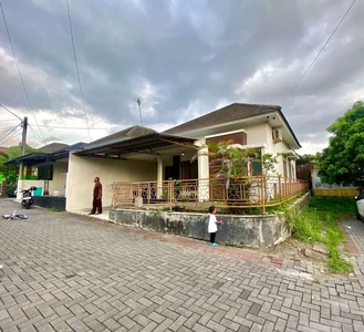 Rumah minimalis dalam perum di Jongke