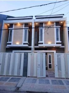 Rumah Modern 2 Lantai Di Perum. Rungkut Mejoyo Selatan, UBAYA, SIER